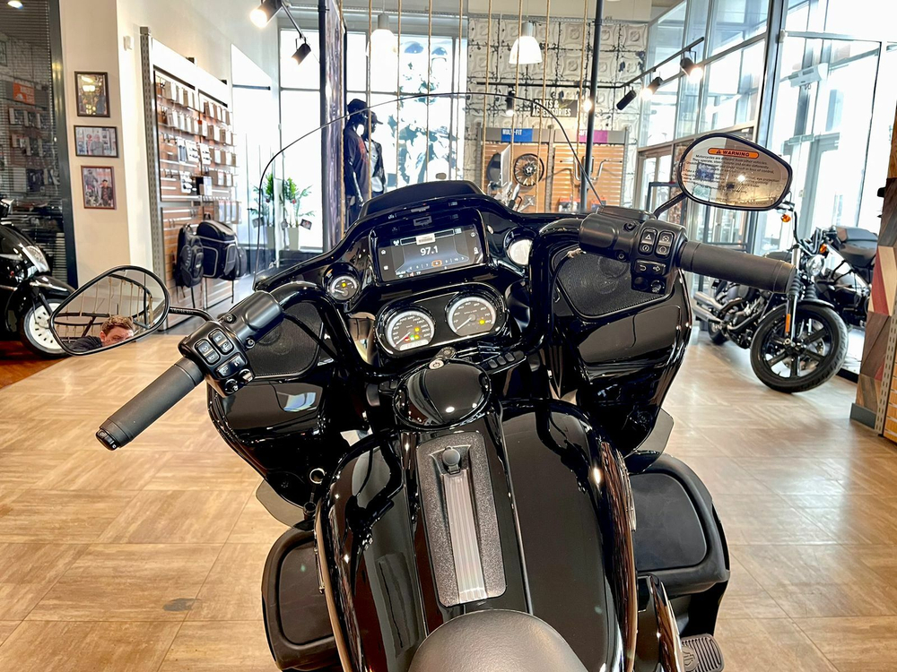 Road Glide Limited 114 (Vivid Black/Black Trim) Harley-Davidson