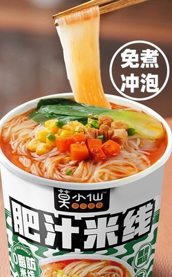 Лапша быстрого приготовления рисовая со свиным бульоном и овощами