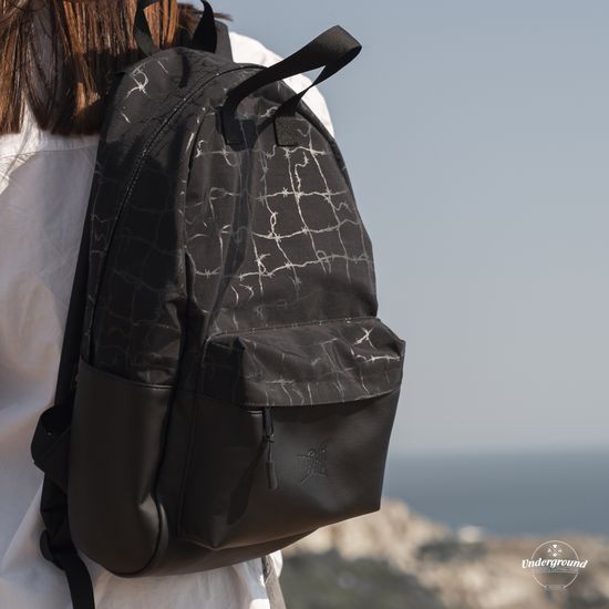 Рюкзак ТАЙНА дэйпэк черный/чер.колючка