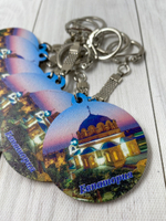 брелок с видами городов