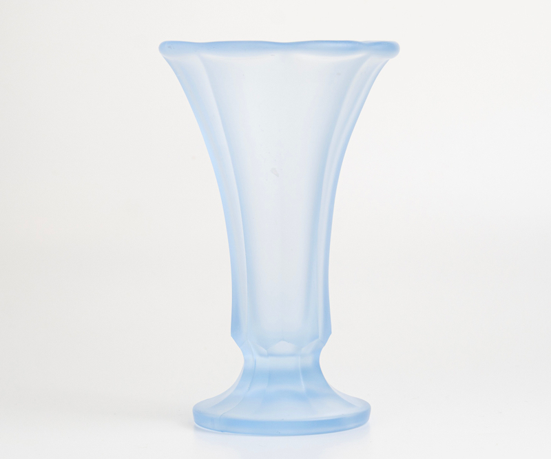 Винтажная ваза из матового голубого прессованного стекла