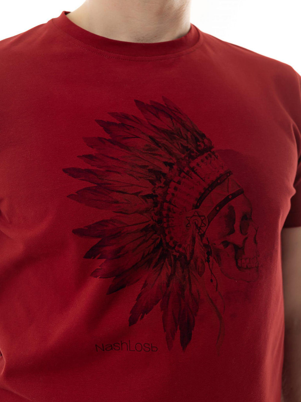 Бордовая мужская футболка с принтом индеец-череп