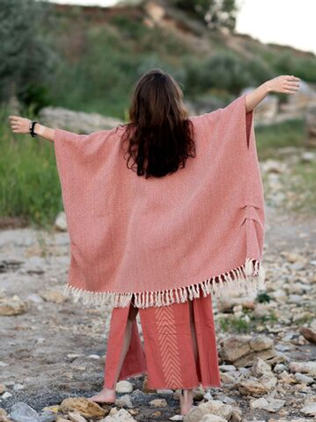 Бохо-накидка из фактурного хлопка (коралл/зигзаг)