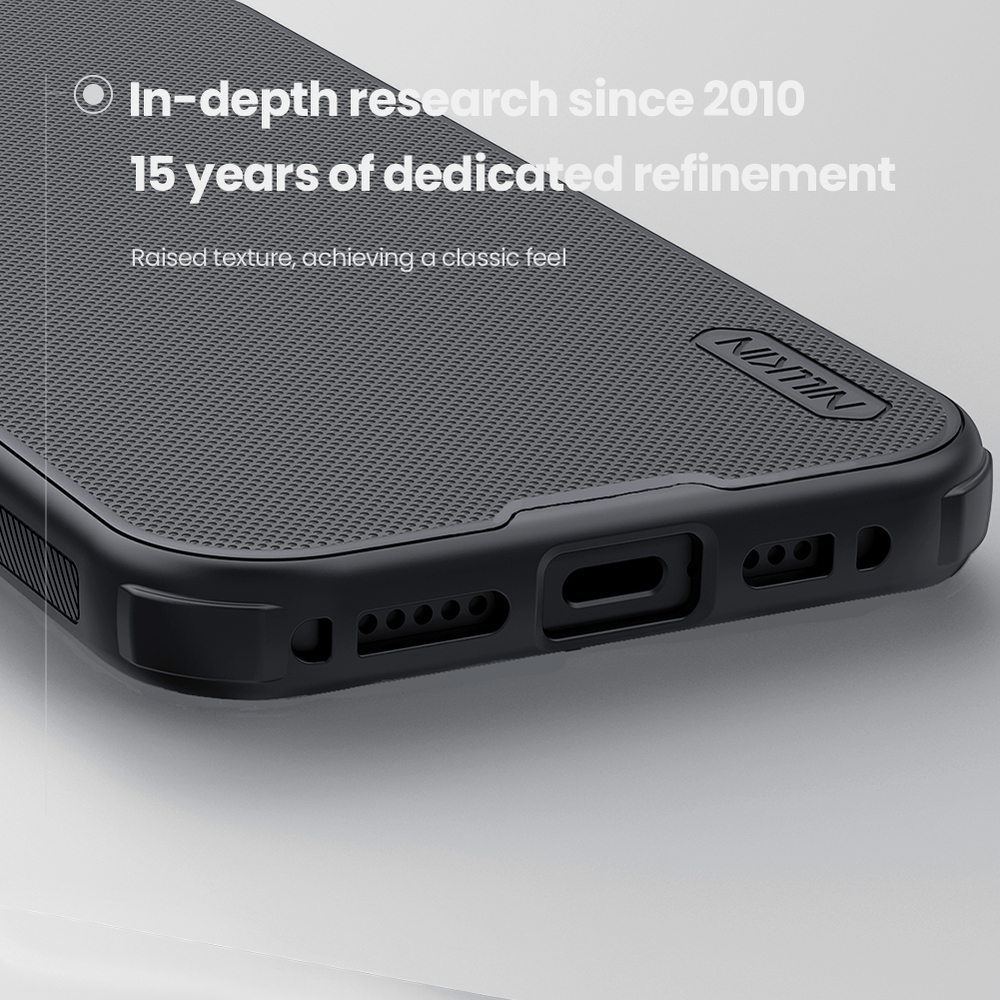 Усиленный противоударный чехол черного цвета от Nillkin для iPhone 17, серия Super Frosted Shield Pro