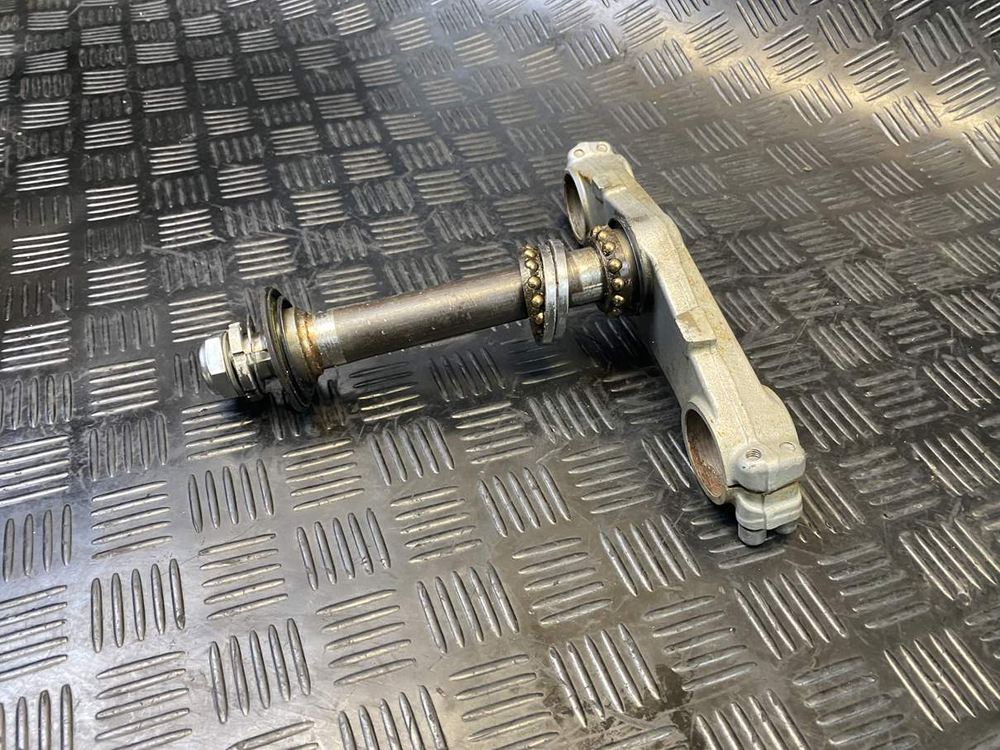 Траверса нижняя Suzuki GSR400 (GK7DA)