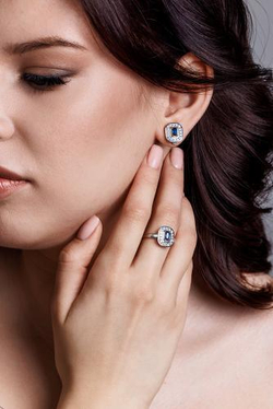 Кольцо сборное из серебра со вставками из зелёного и бесцветных фианитов