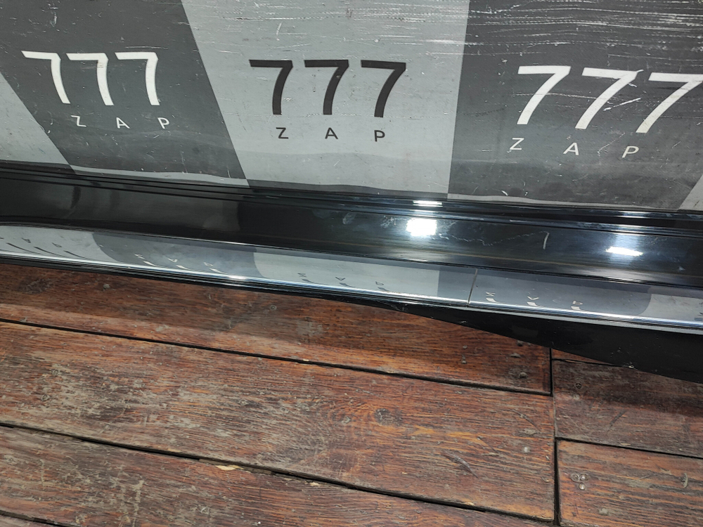 Накладка порога правого Mercedes GLS Maybach (X167) 19-нв Б/У Оригинал A1676984801