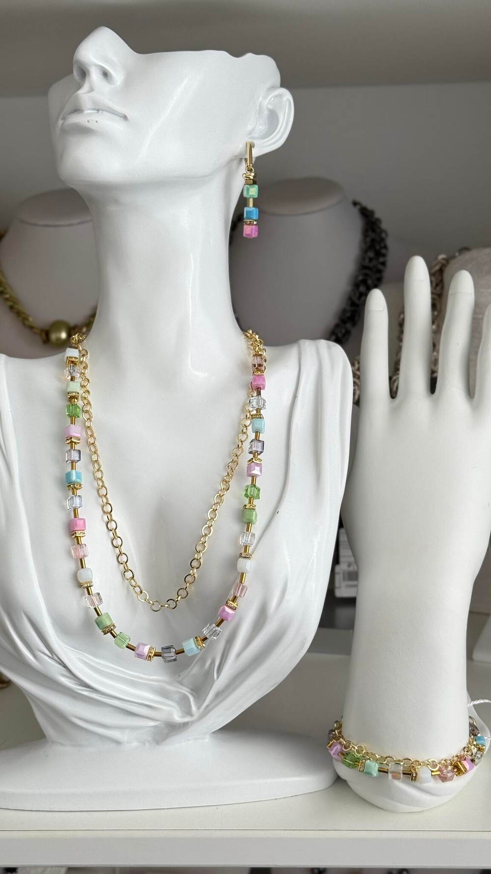 Серьги из мятных, голубых и розовых кубиков Swarovski с гематитом, оттенок золото