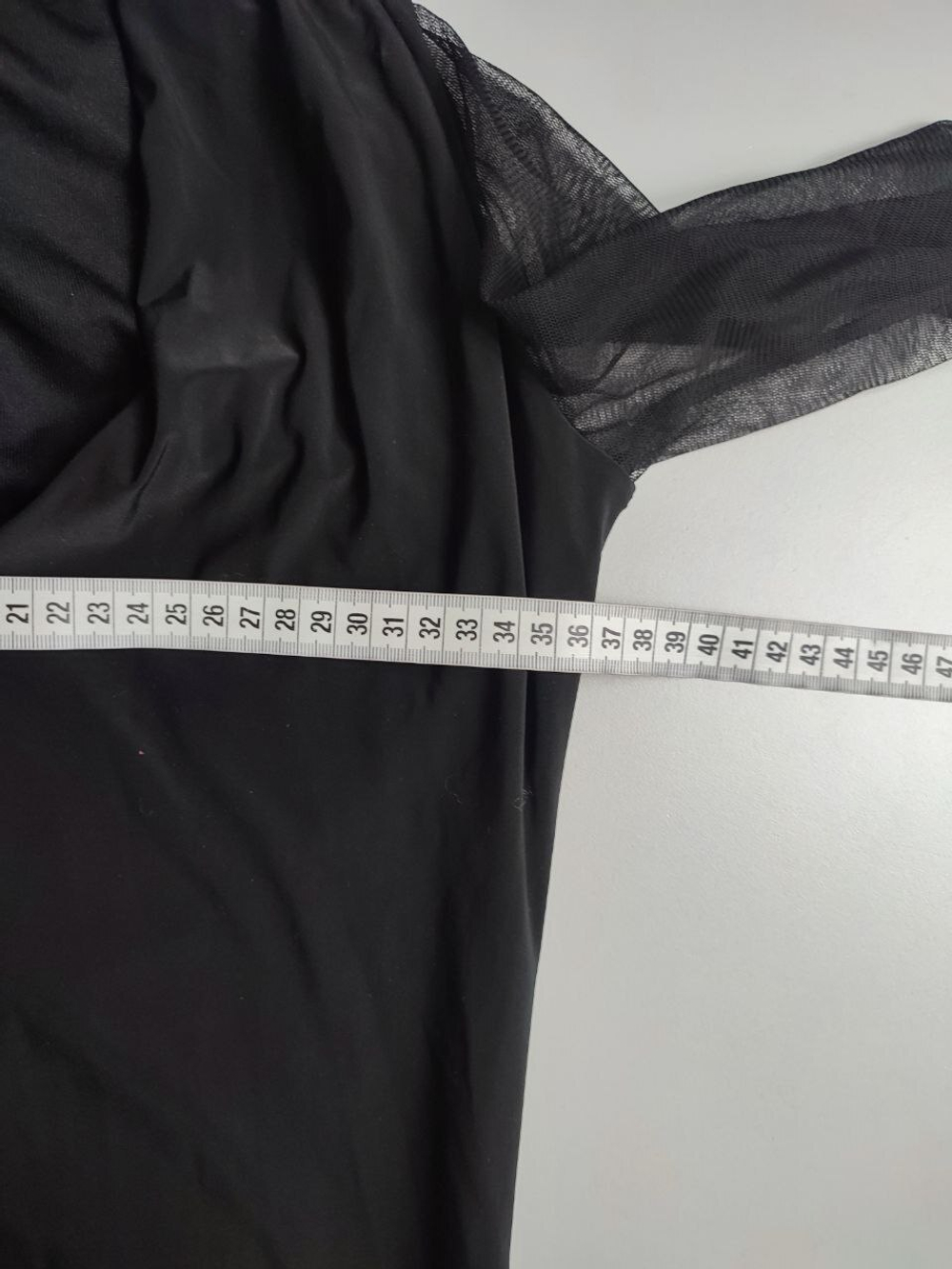 Платье ZAFFIRO по фигуре с изящными рукавами и сложным дизайном 42 размер