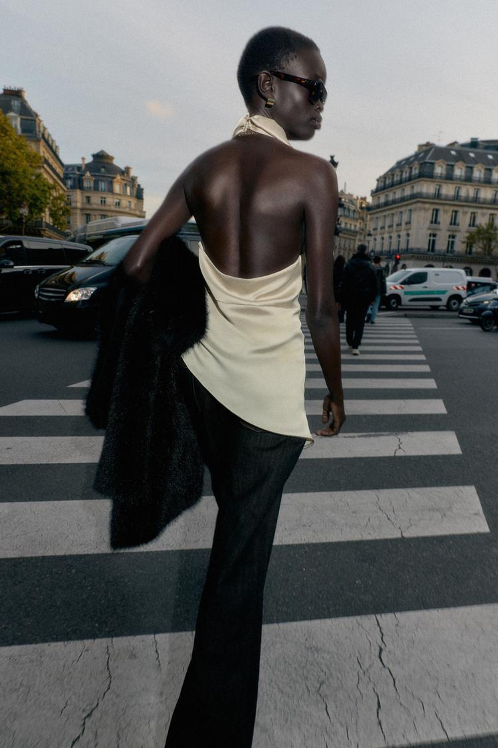 ZARA АТЛАСНЫЙ ТОП ХАЛТЕР АСИММЕТРИЧНОГО КРОЯ, КАВА