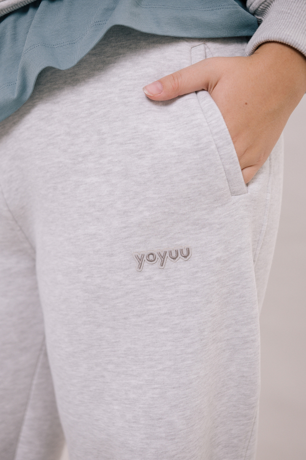 Джоггеры из футера с начесом в сером цвете