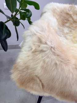 Шкура коврик меховой прикроватный овчина, 120х65 см.