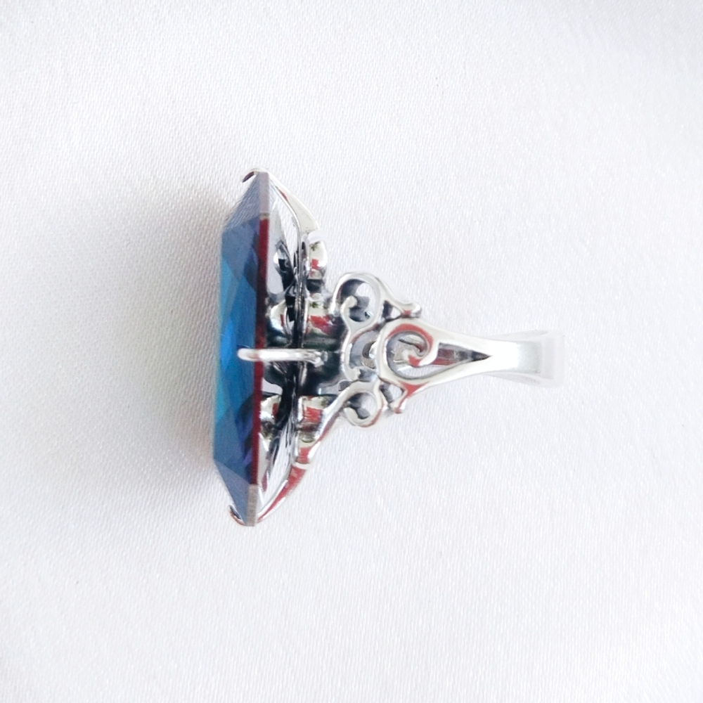 "Тенденция" кольцо в серебряном покрытии из коллекции "Подиум" от Jenavi