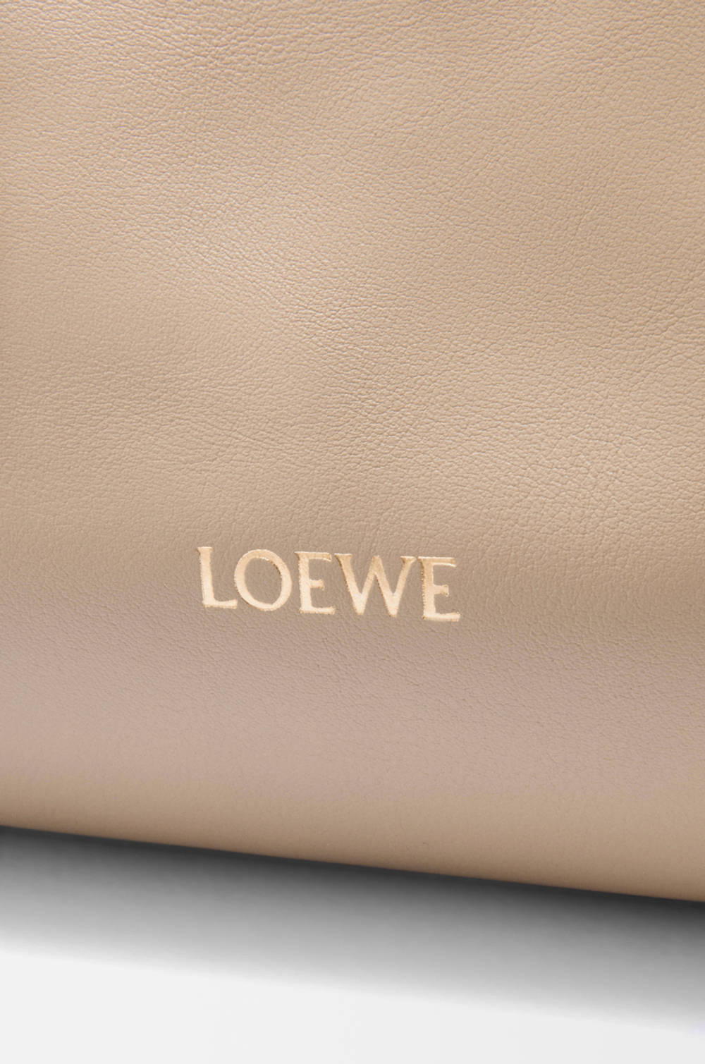 Loewe Большая сумка-клатч Flamenco из телячьей кожи наппа, песочный