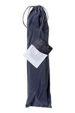 Анальная втулка с бело-розовым хвостом M черная 2,5 см