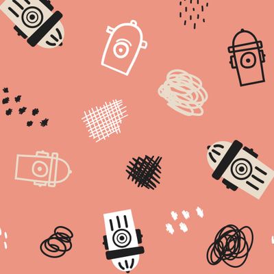 Пожарные гидранты на розовом фоне