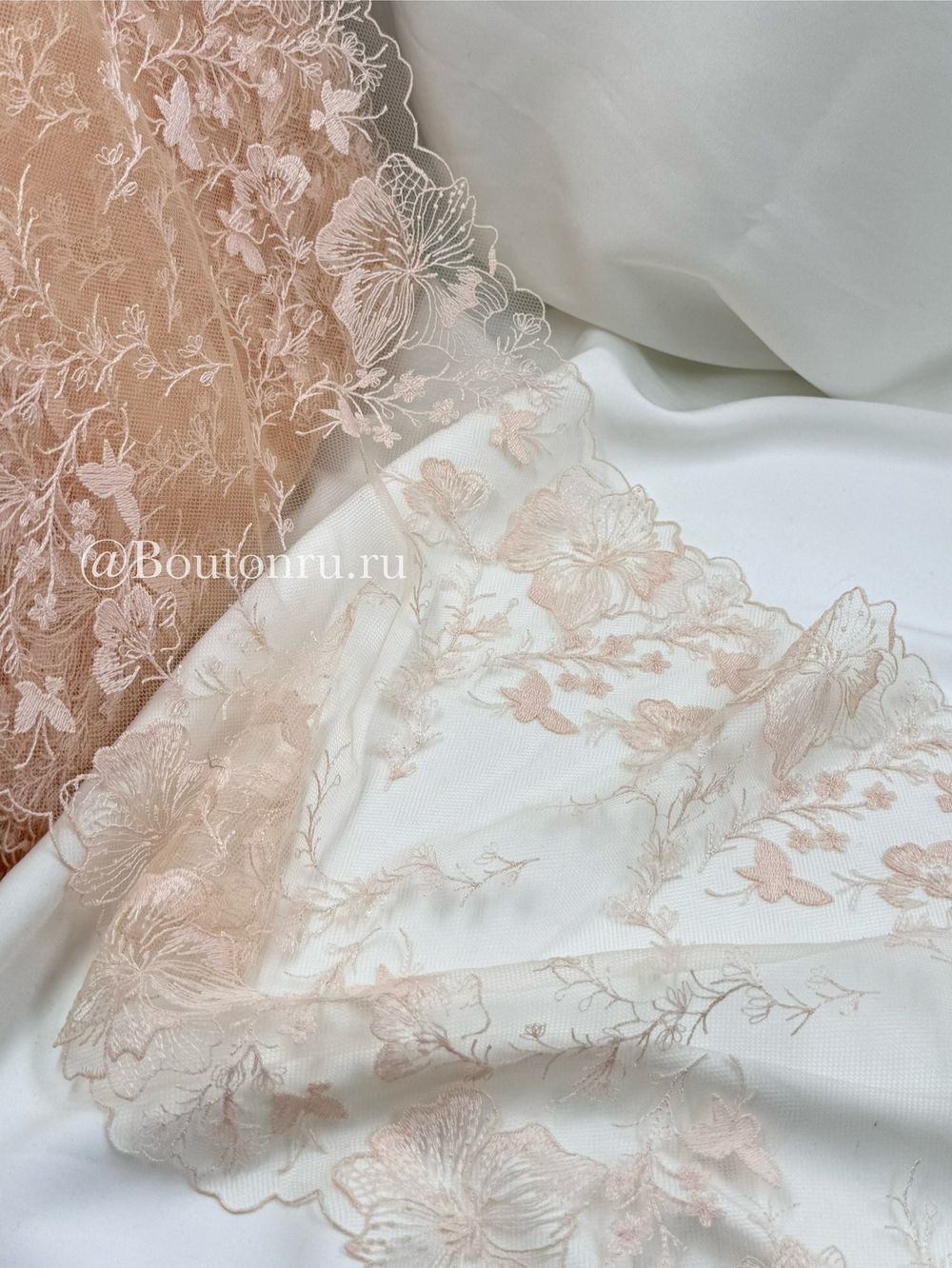 Кружево телесное (бежевое) с цветами и бабочками 250 мм