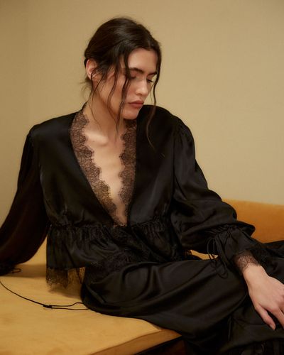 Блуза из вискозы с кружевной лентой черный