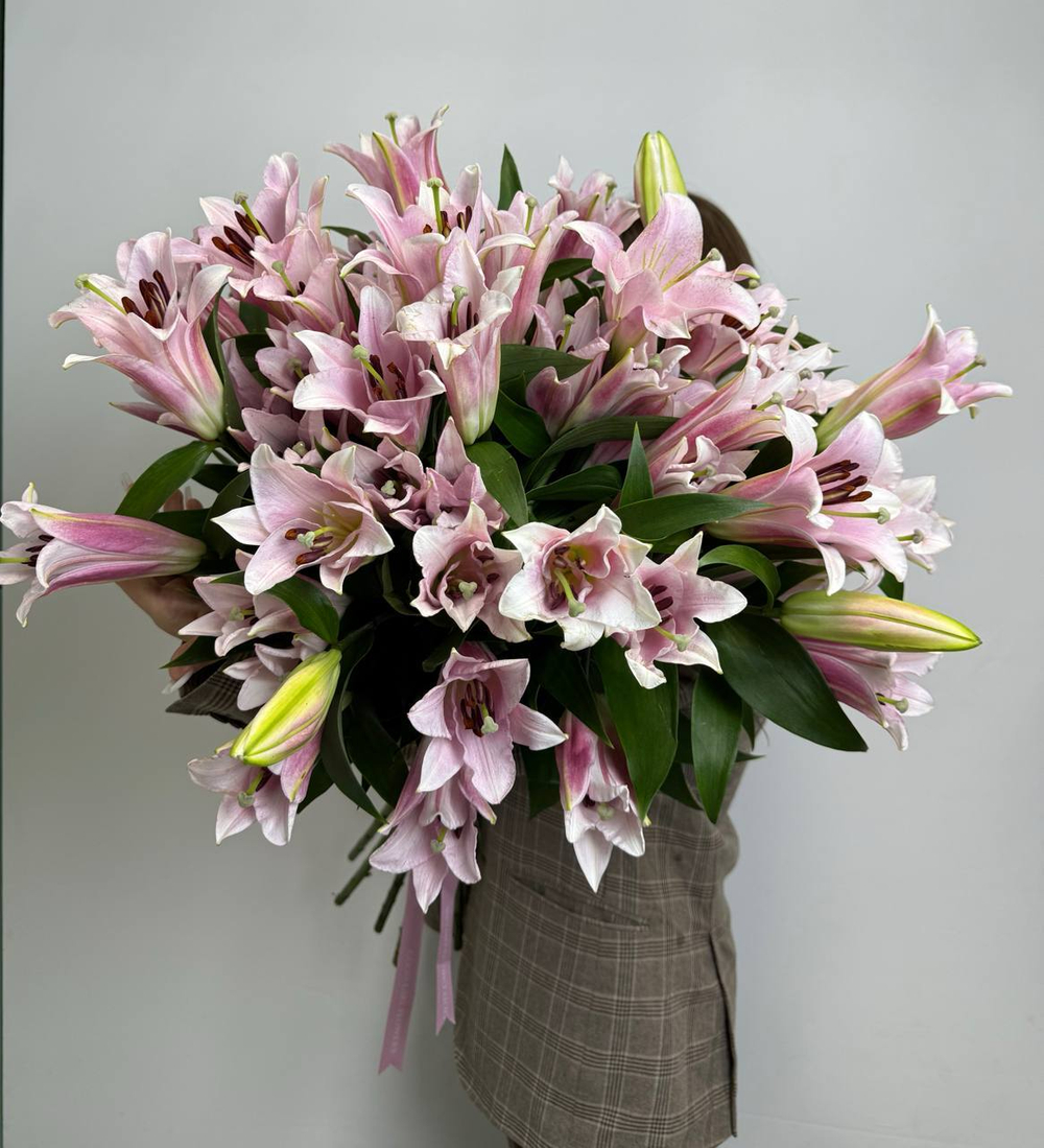 Лилии под ленту