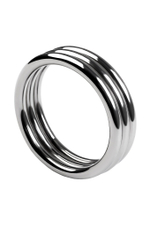 Металлическое кольцо на пенис