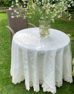 Скатерть 220 и 12 салфеток Palombella Valeria Poesia сливочные