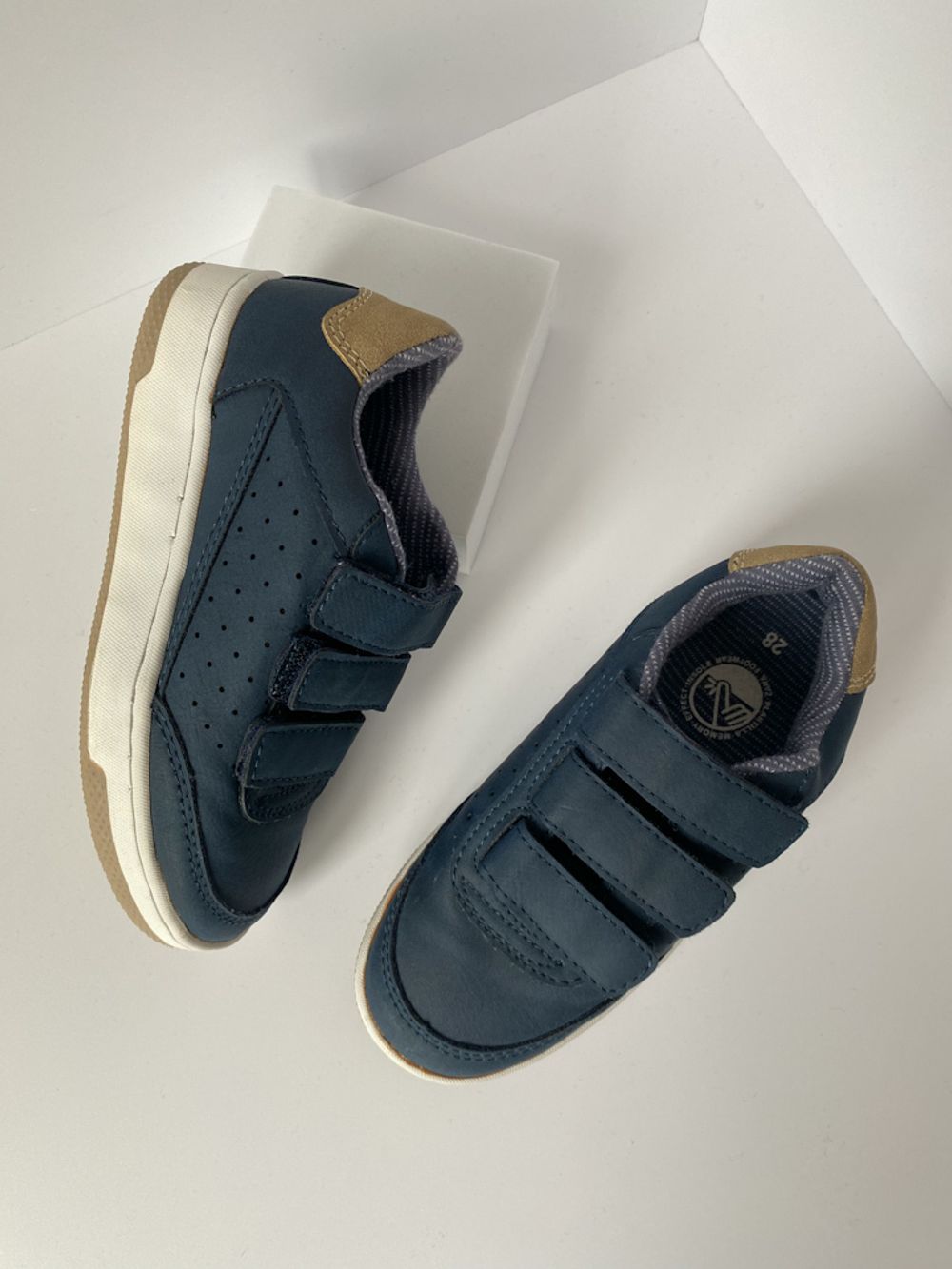 Новые кроссовки Zara, 27