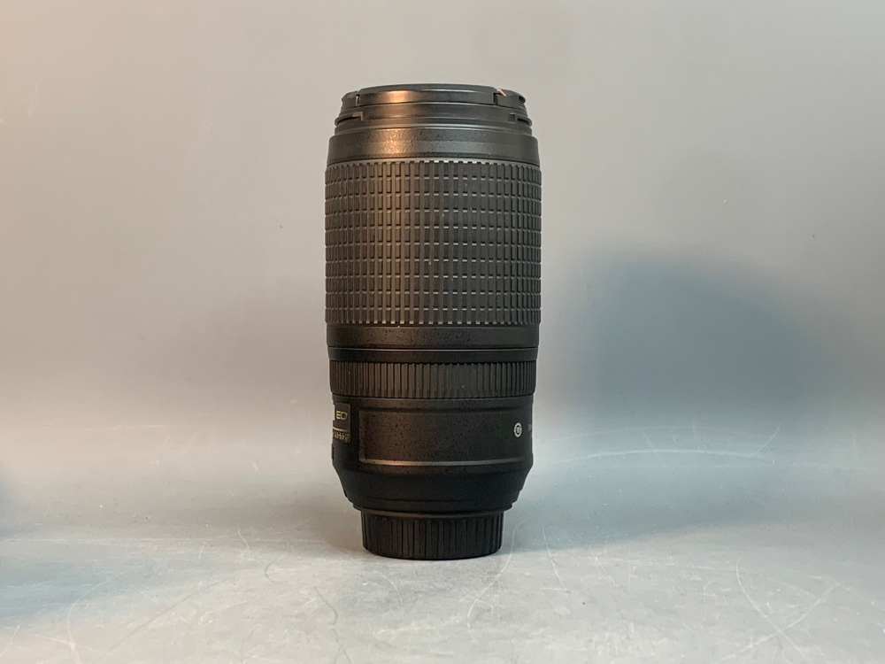 Nikon 70-300mm 4.5-5.6G ED-IF AF-S VR Zoom-Nikkor, точки на передней линзе