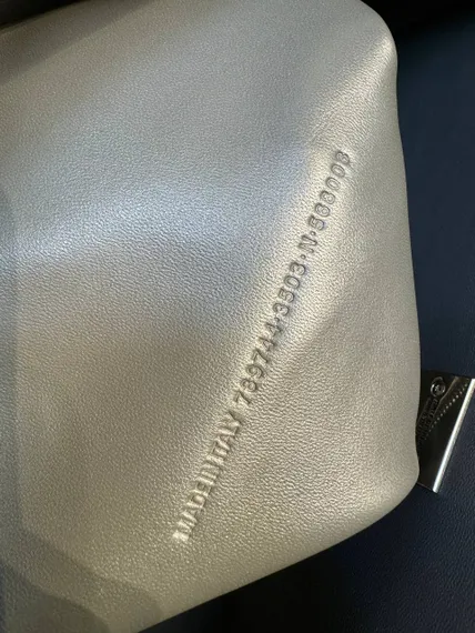 Сумку BALENCIAGA RODEO HANDBAG серый