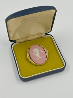 Брошь Wedgwood розовая