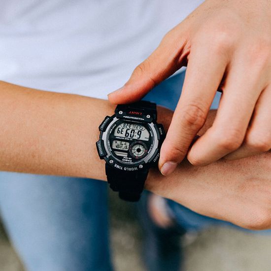 Наручные часы Casio AE-1400WH-1AVDF