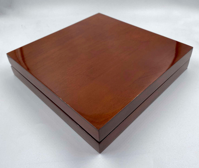 Футляр деревянный / лента в крышке, 203х202х40 мм