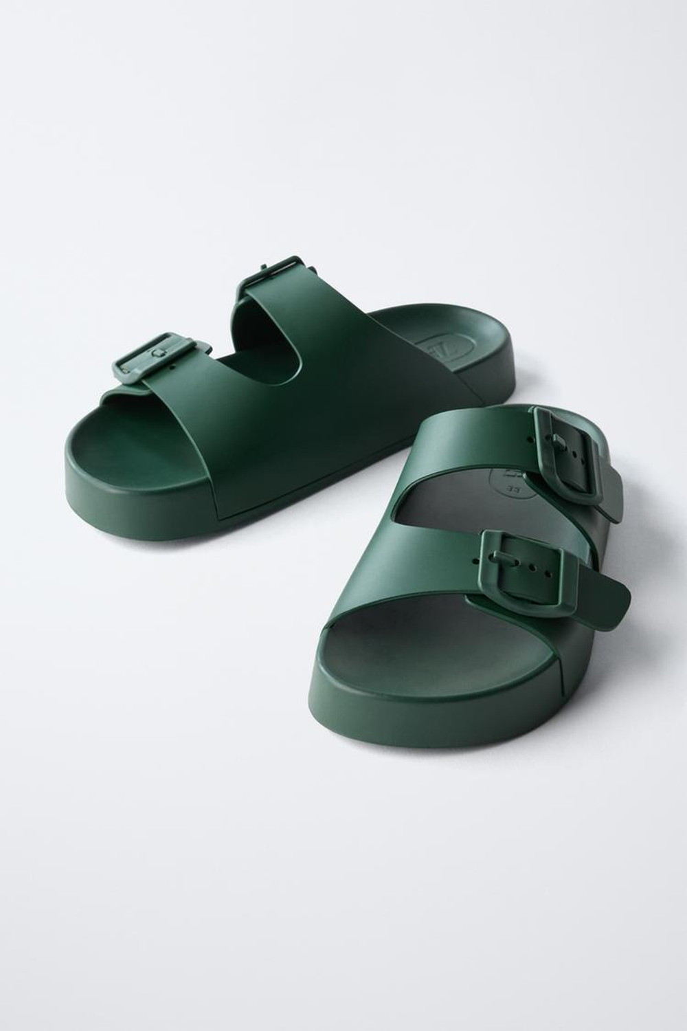 ZARA ПЛЯЖНЫЕ ТАПОЧКИ С ПРЯЖКАМИ, ЗЕЛЕНЫЙ