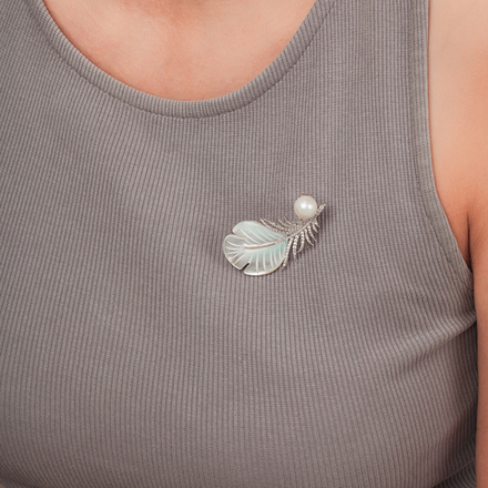 Брошь Fiore Luna Перо Natural shell + Artificial pearl XR07613A1 S