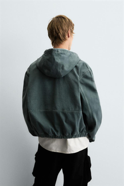 ZARA КУРТКА С КАПЮШОНОМ ИЗ ТКАНИ С ЭФФЕКТОМ ПОТЕРТОСТИ, ЛИНЯЛЫЙ ЗЕЛЕНЫЙ