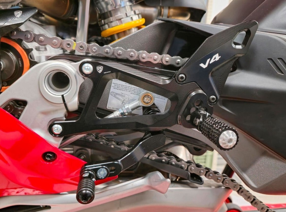 CNC Racing Регулируемый педальный узел Ducati Panigale V4 (2025 + )  PE414