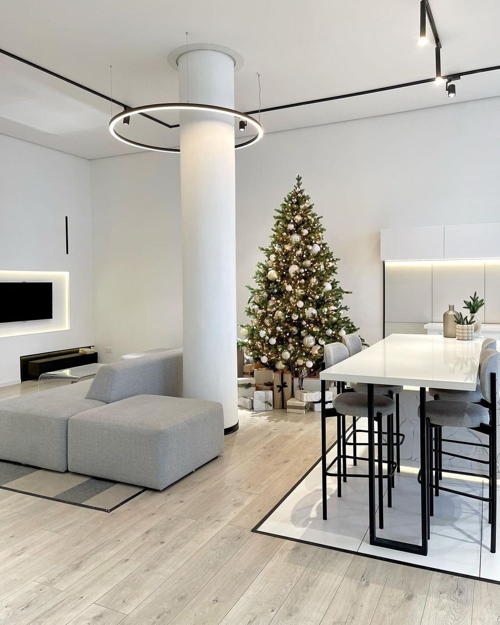 Ель искусственная «Торжественная» (литая хвоя) 180 см / 1,8 м