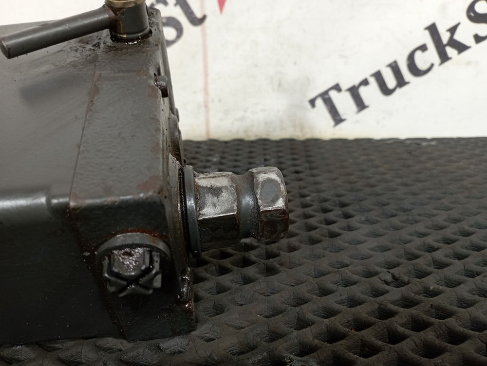 Насос подъема кабины