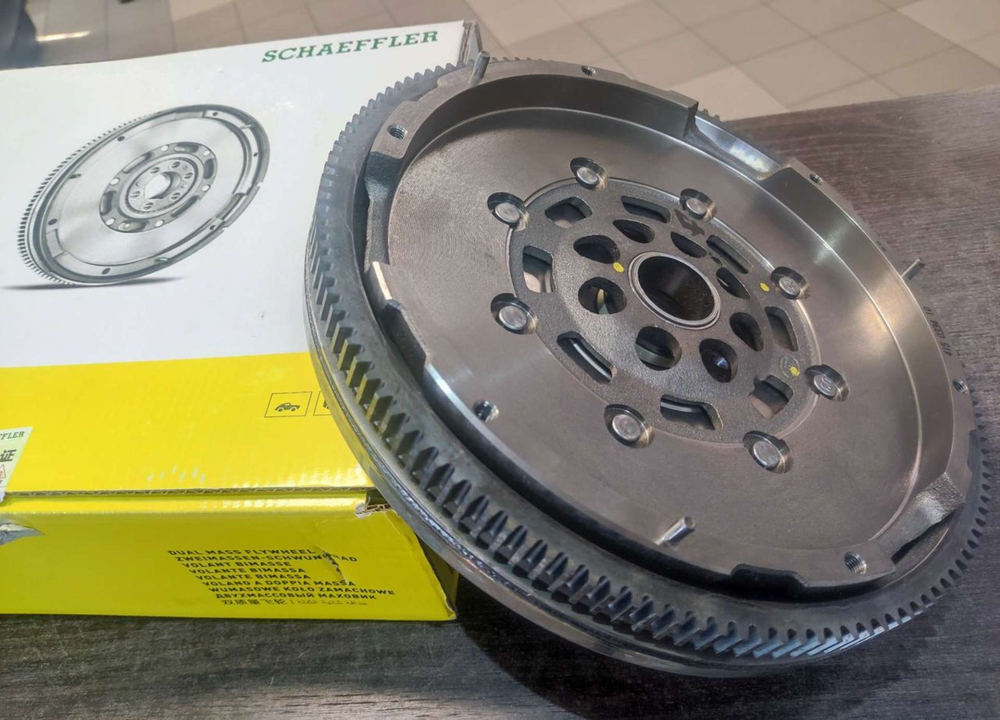 Новый маховик двухмассовый LUK 415033410 MQ250