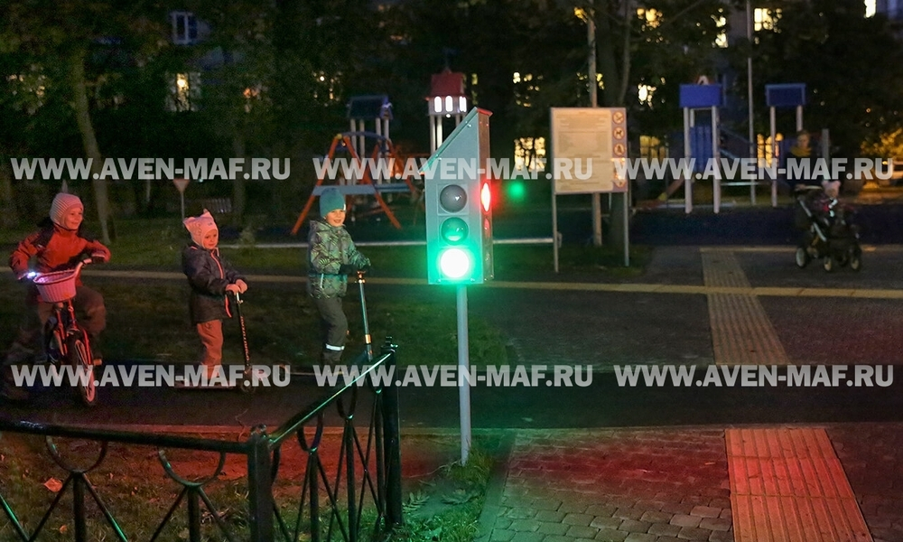 3-х секционный светофорс подсветкой