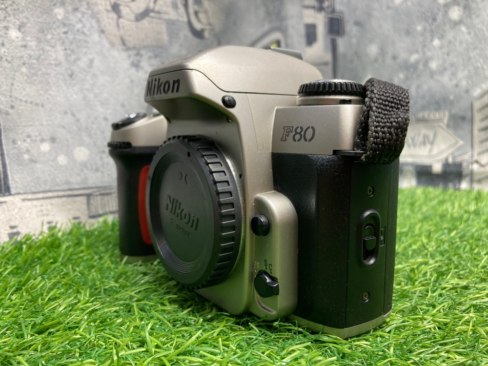 Nikon F80