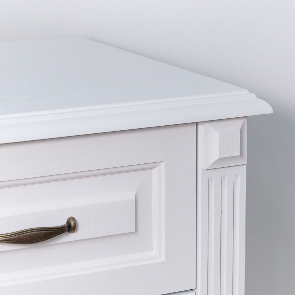 Комод белый с ящиками Харви из массива сосны с филенкой для спальни и кухни в викторианском стиле, комод деревянный для вещей и одежды на ножках напольный