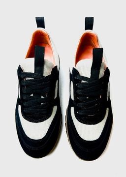 Кроссовки женские