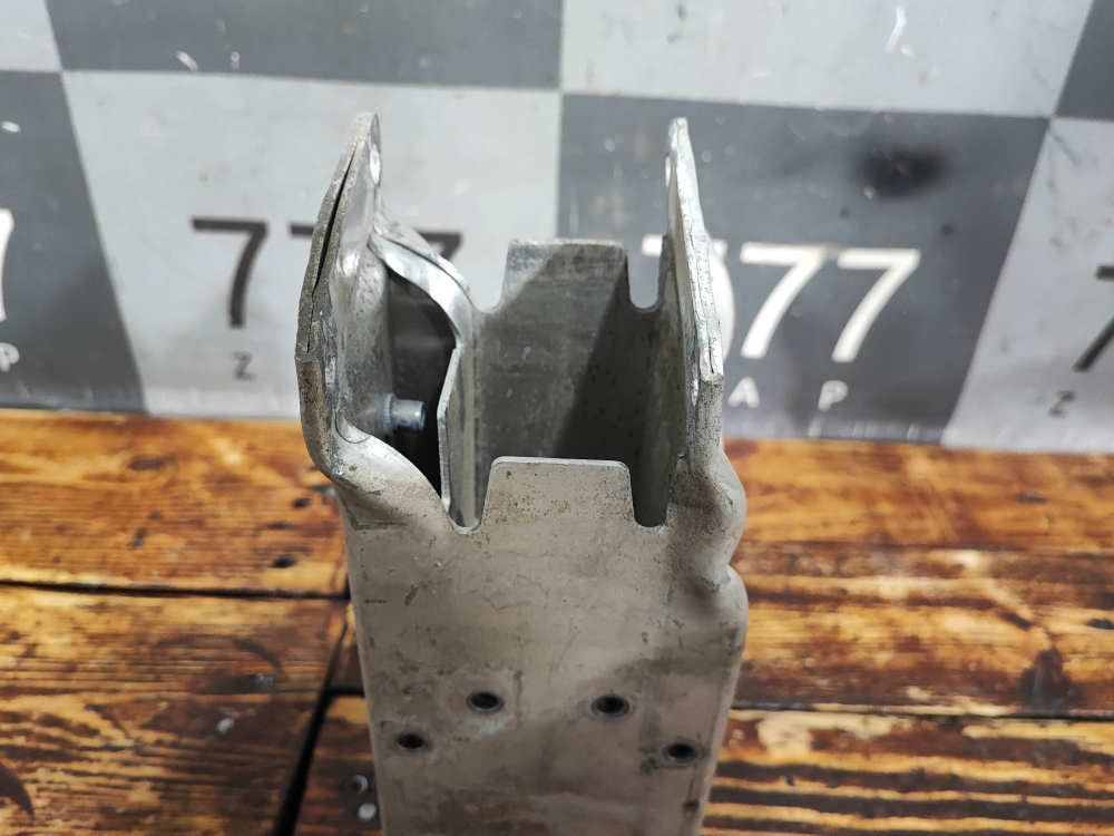 Кронштейн усилителя бампера правый MINI Hatch (F55/F56)  Б/У Оригинал 51117406390