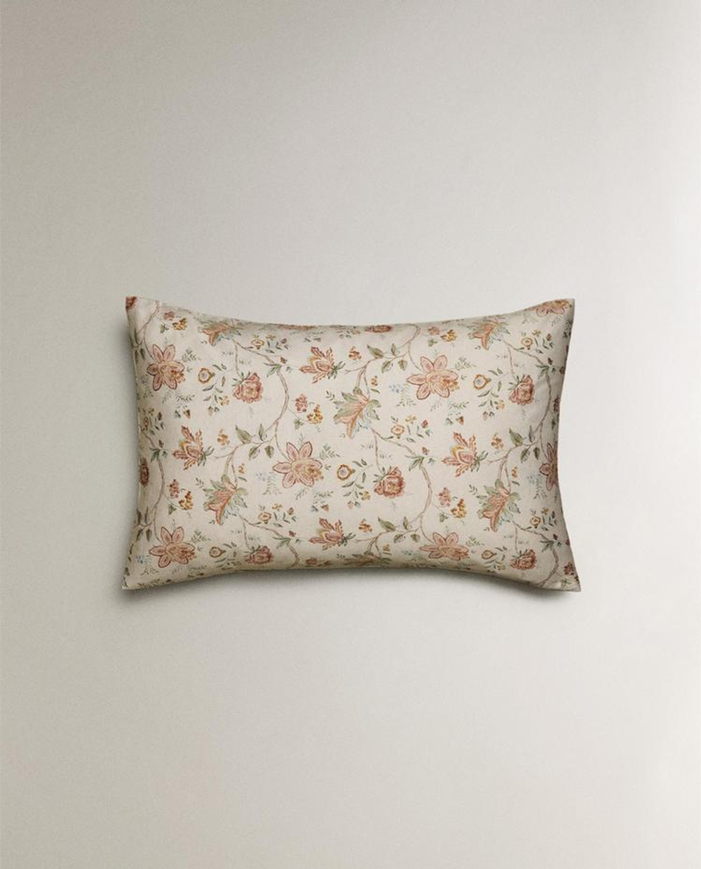 ZARA HOME НАВОЛОЧКА С ЦВЕТОЧНЫМ ПРИНТОМ, ЭКРЮ