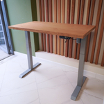 Регулируемый компьютерный стол Motor UP с регулировкой по высоте — столешница МДФ дуб европейский