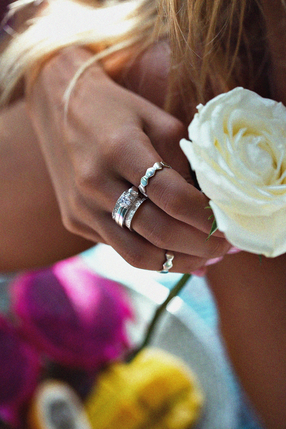 Кольцо «Чинта» с белым цирконом