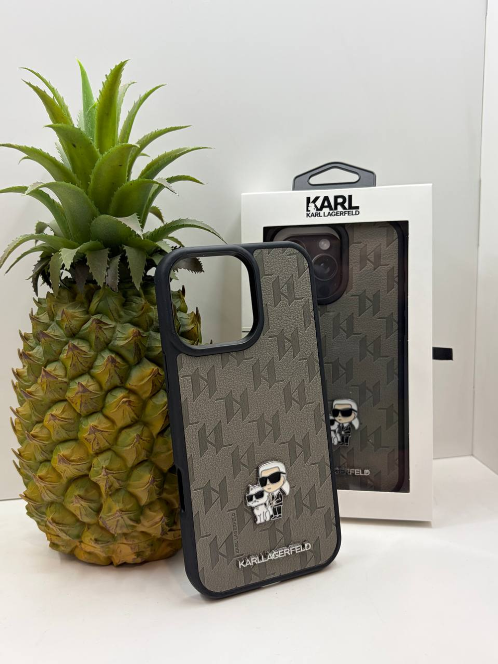Накладка KARL LAGERFELD для iPhone 16 Pro Max