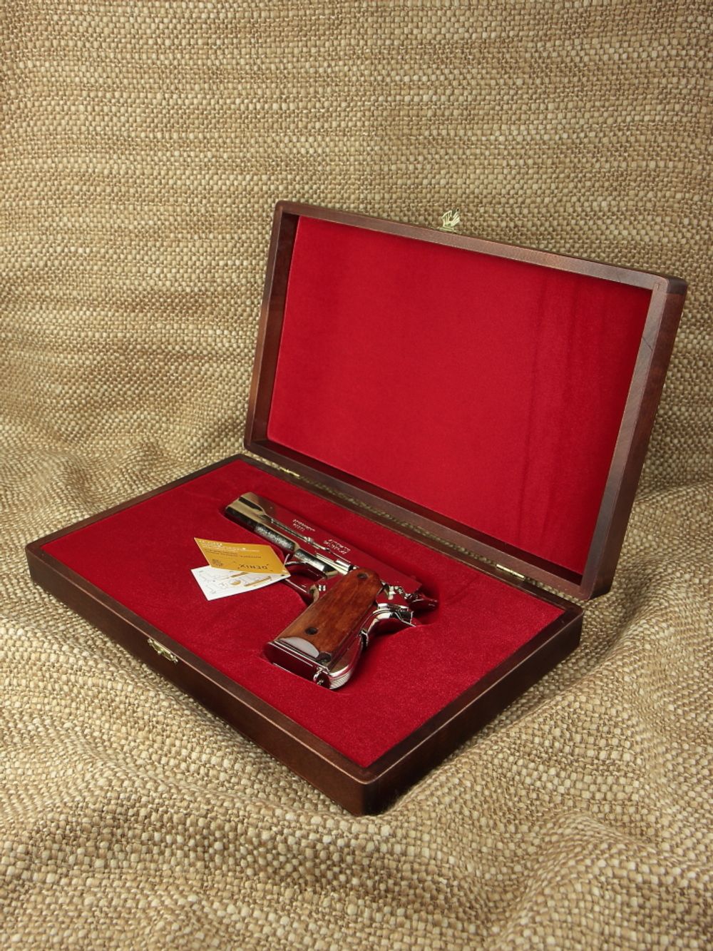 Denix Пистолет авт. "Кольт-45" хромированный, в подарочном футляре