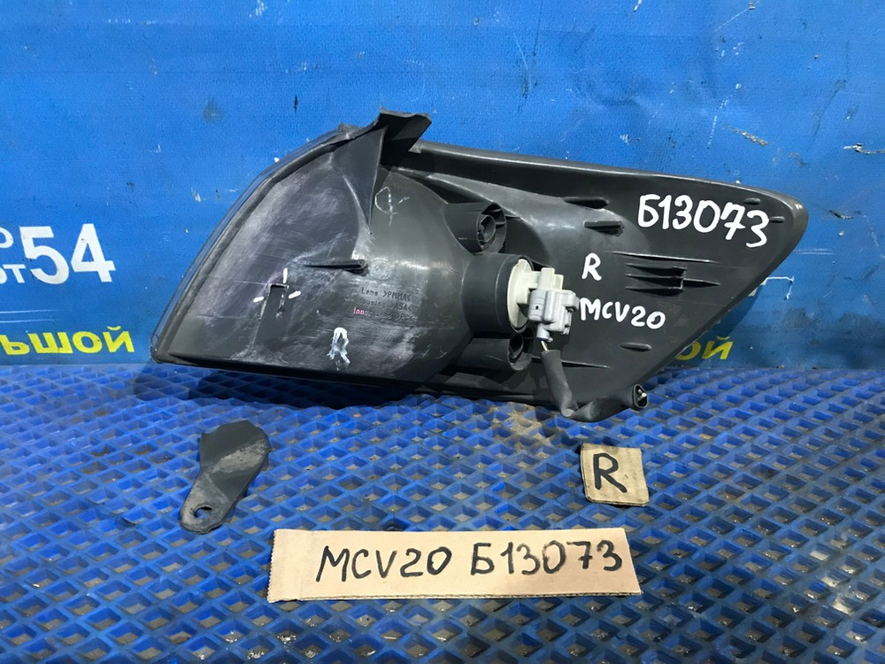 Габарит правый TOYOTA CAMRY GRACIA 1999-2001