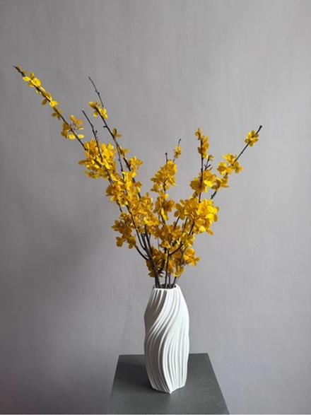 Композиция в вазе Форзиция